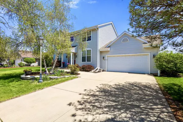 1210 Chesterwood Ln, Pewaukee, WI 53072