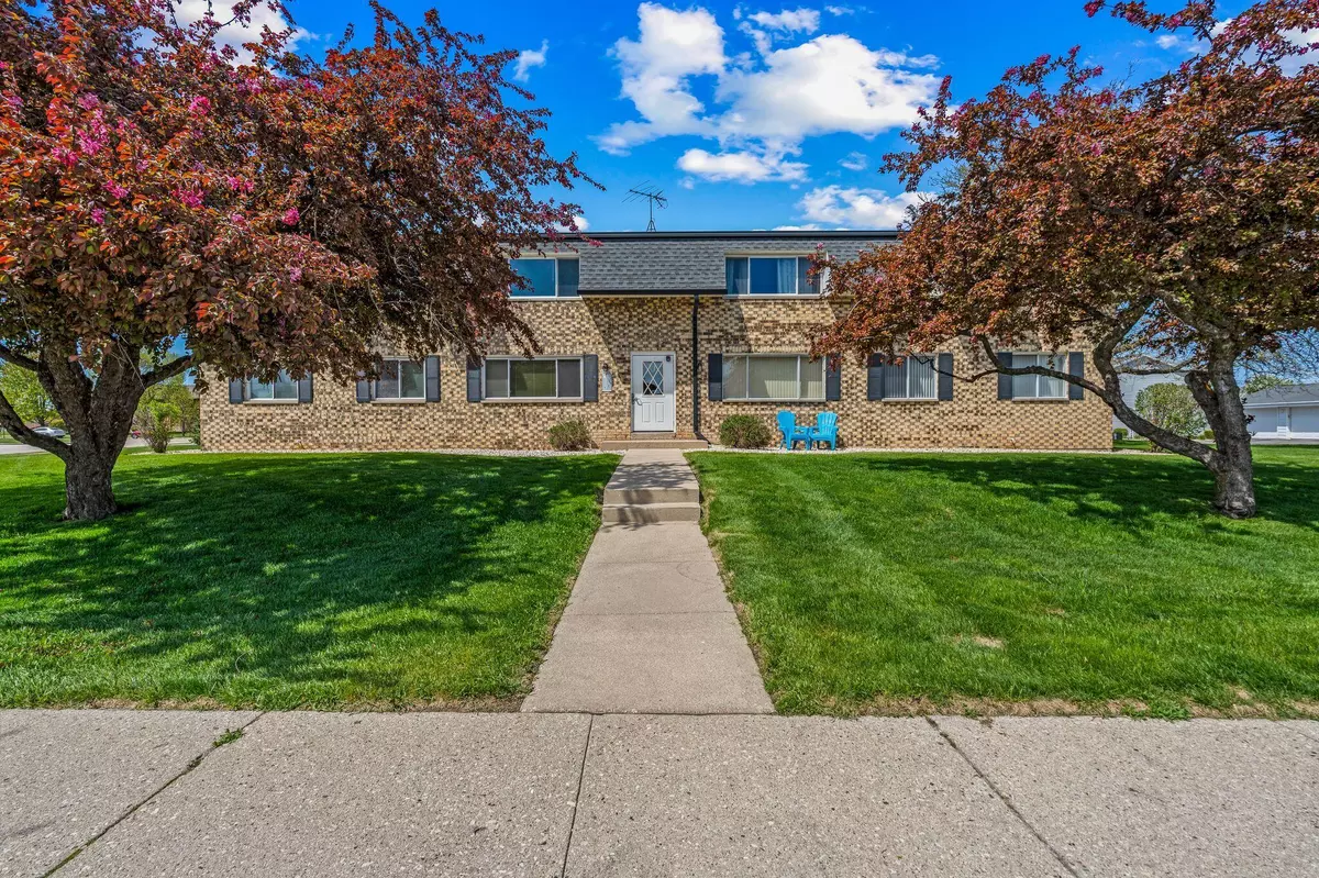Franklin, WI 53132,10340 W Whitnall Edge Dr Unit 201