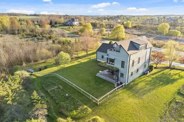 1038 Lakeland Rd, Grafton, WI 53024