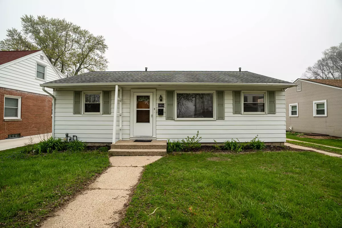 Whitefish Bay, WI 53217,5934 N Lydell Ave