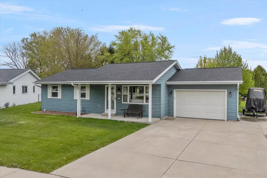 N160W19391 Stonehedge Dr, Jackson, WI 53037