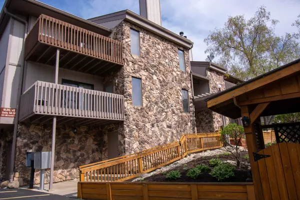 Lake Geneva, WI 53147,848 Kendall Ln Unit 5H