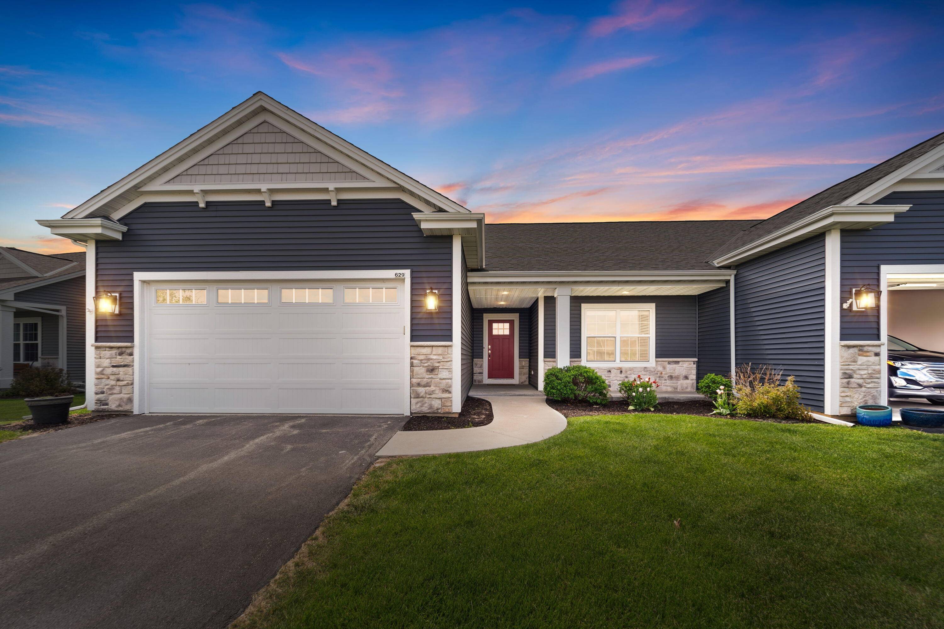 629 Annecy Park Cir,  Waterford,  WI 53185