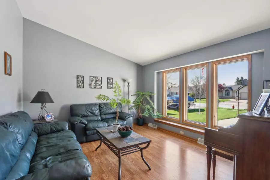 500 E Quail Run, Oak Creek, WI 53154