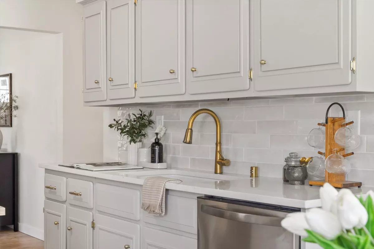 Milwaukee, WI 53225,10442 W Fairmount Ave