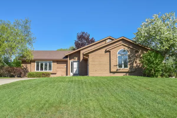 W168N9742 Chippewa Dr, Germantown, WI 53022