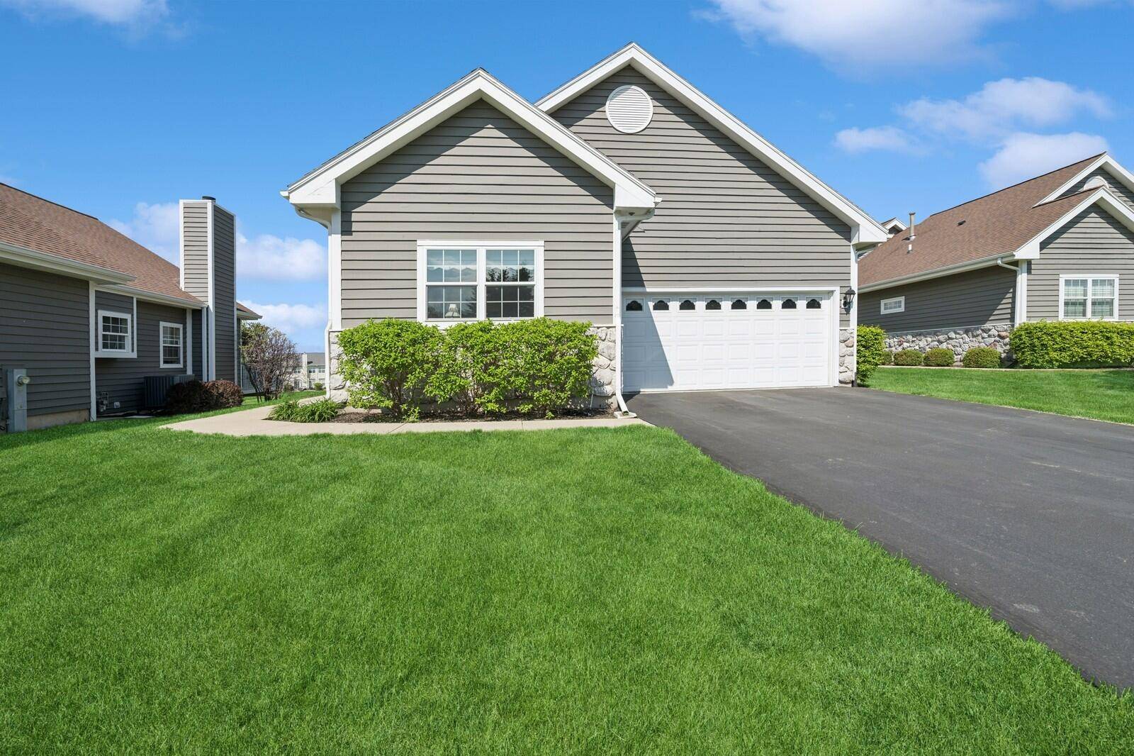 1885 Golfview Dr Unit 35-17, Geneva, WI 53147