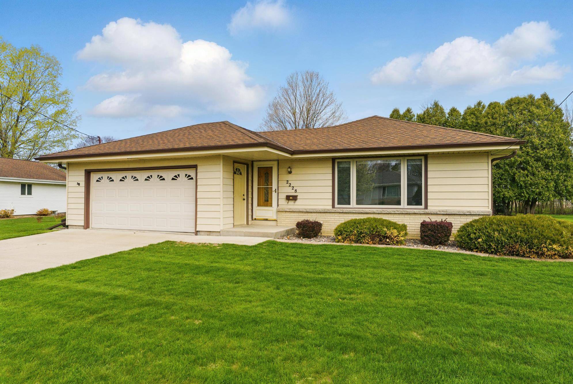 2228 Richmond Ave, Manitowoc, WI 54220
