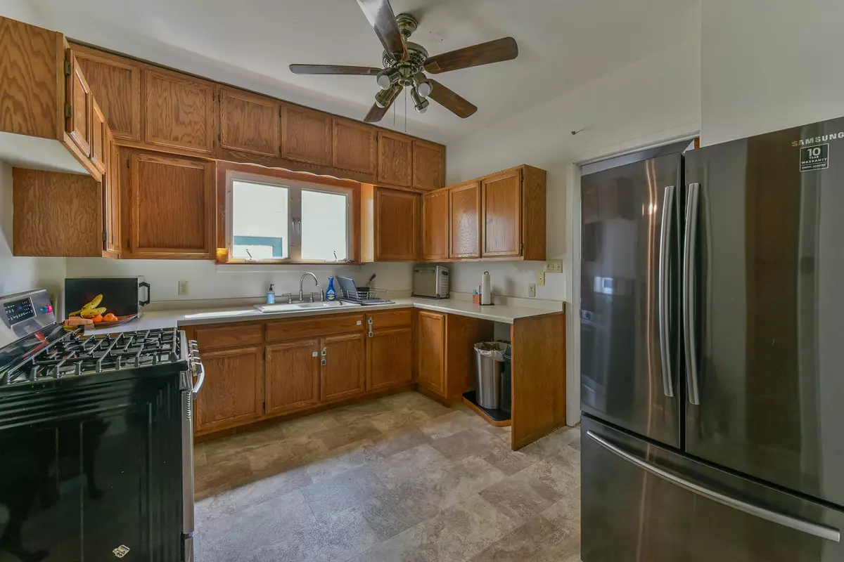 Milwaukee, WI 53214,525 S 75th St