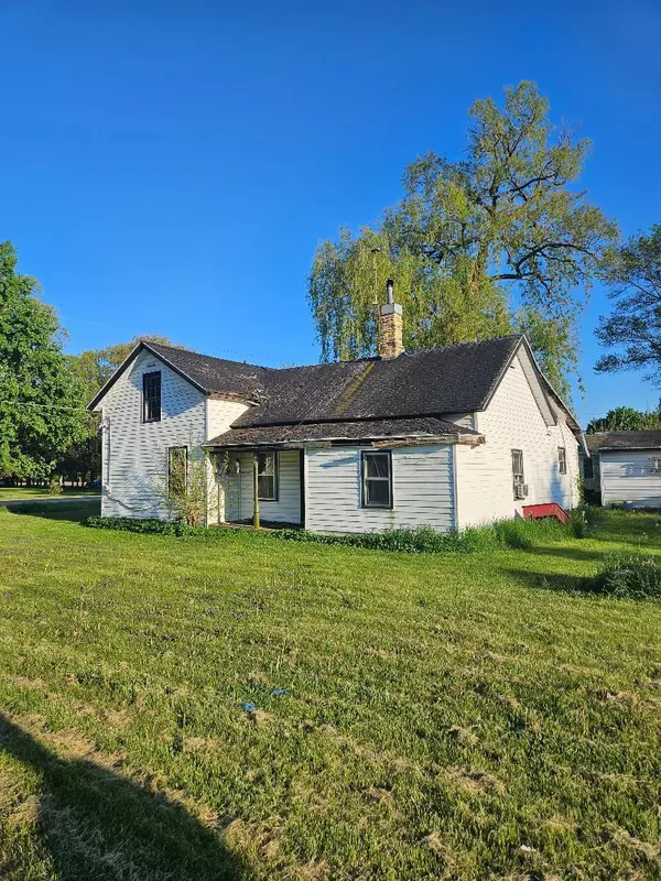 W3305 2nd St, Troy, WI 53120