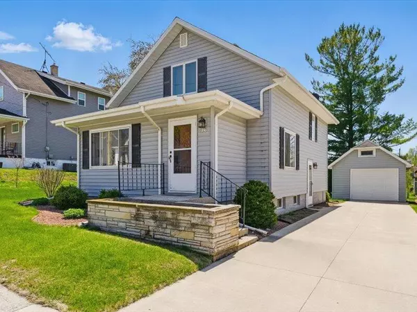 127 Lincoln St, Valders, WI 54245