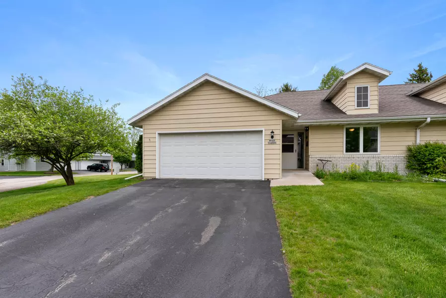 W193N16339 Lea Fon Cir, Jackson, WI 53037