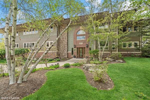 415 S Wells St Unit 804, Lake Geneva, WI 53147