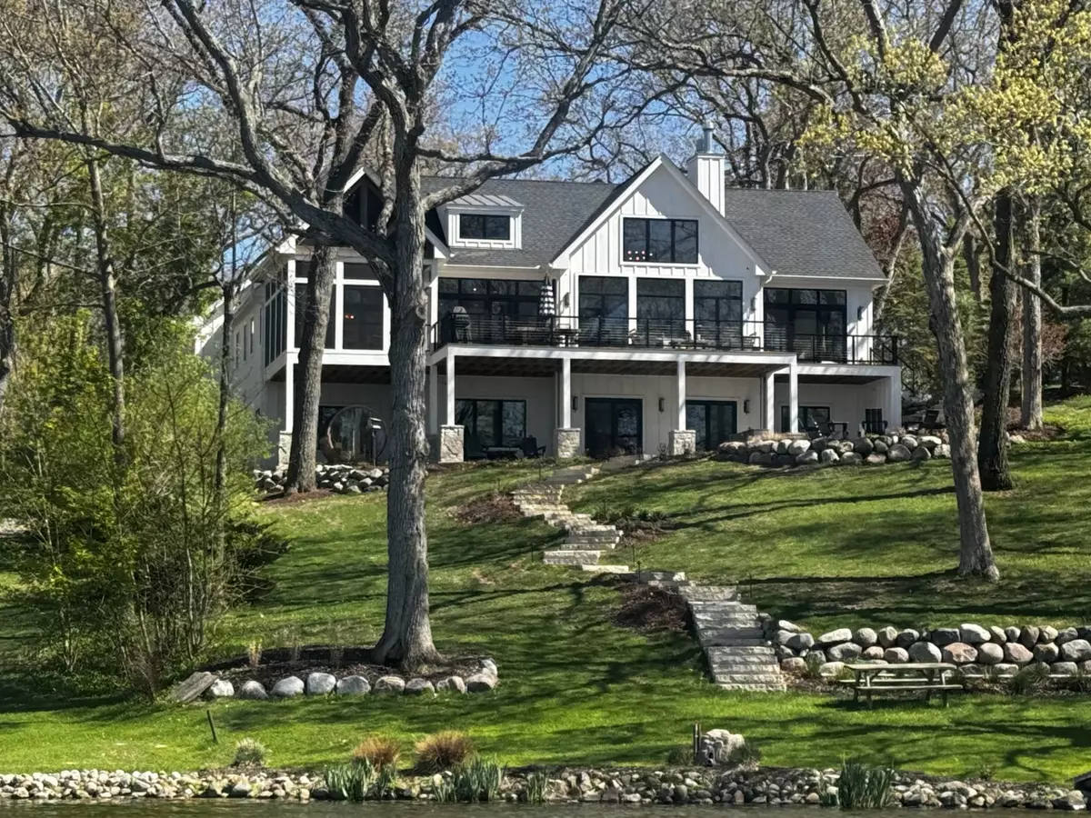 East Troy, WI 53120,W2030 Kings Ln