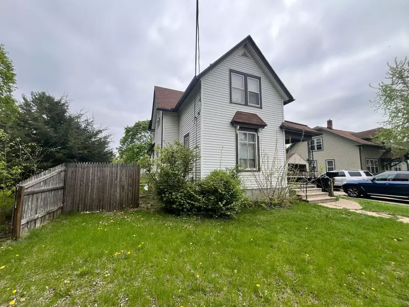 941 Oak St, Beloit, WI 53511