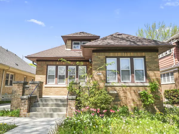 3025 N 44th St, Milwaukee, WI 53210