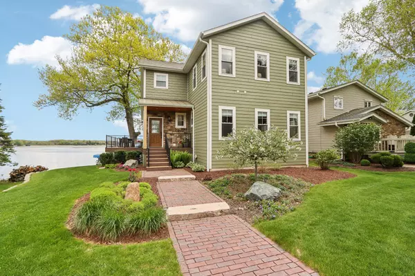 6417 N Tichigan Rd, Waterford, WI 53185