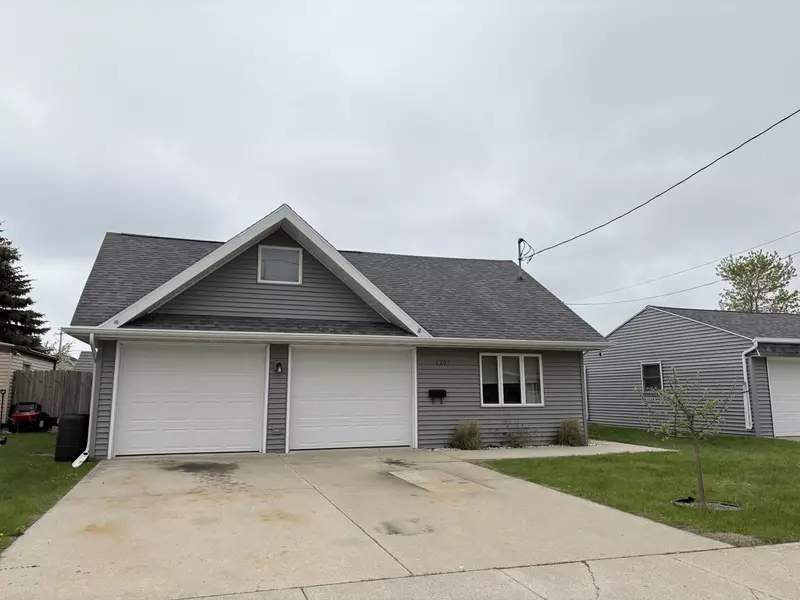 2309 9th Pl, Two Rivers, WI 54241