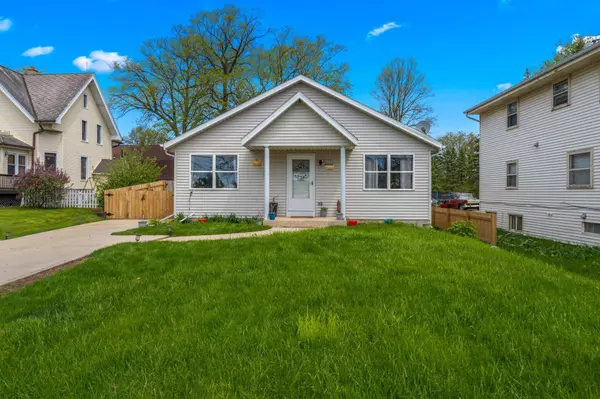 4534 S Whitnall Ave, Saint Francis, WI 53235