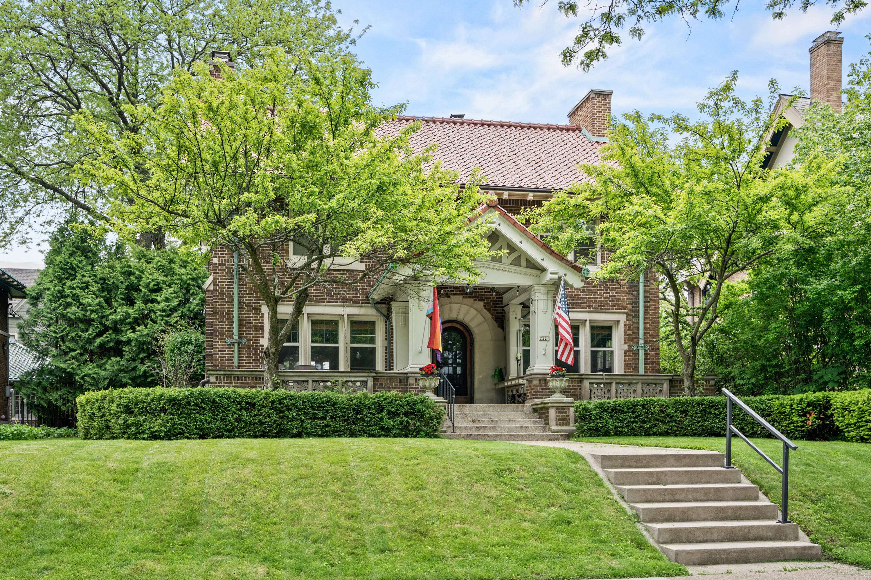 2221 E Newberry Blvd, Milwaukee, WI 53211