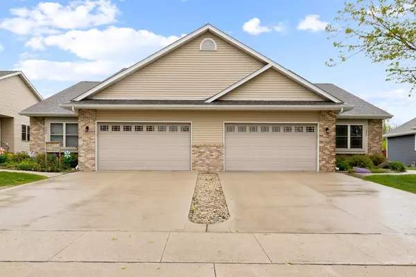 262 Silver Fox Dr N, Kewaskum, WI 53040