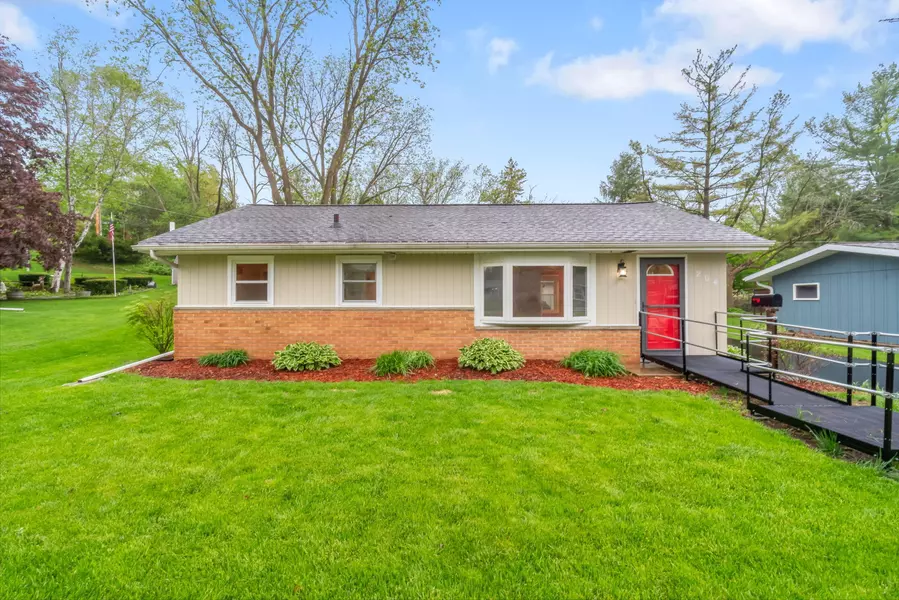 204 Marguerite Ct, Mayville, WI 53050