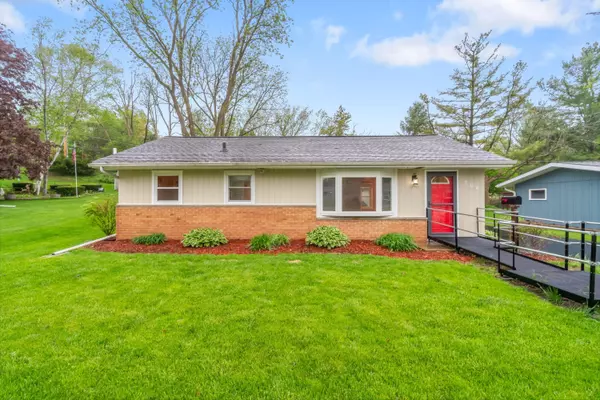 204 Marguerite Ct, Mayville, WI 53050