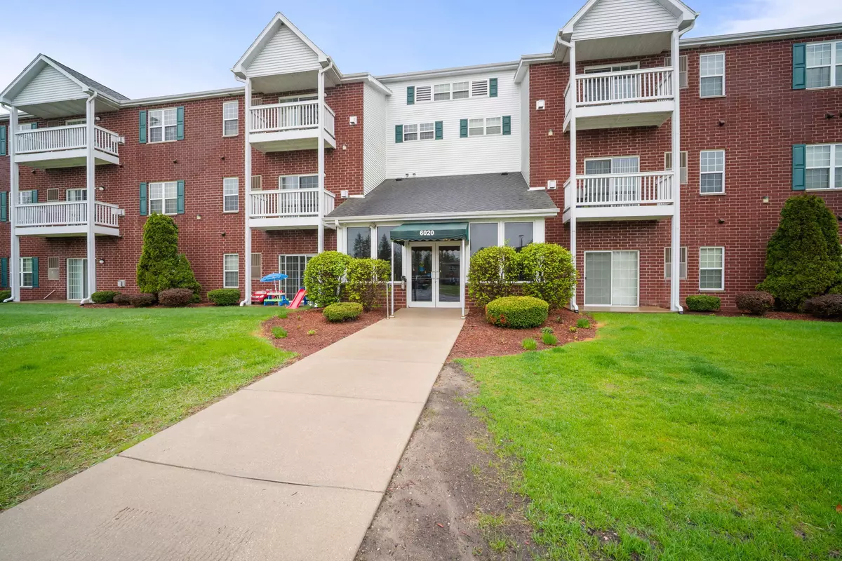 Cudahy, WI 53110,6020 S Buckhorn Ave Unit 204