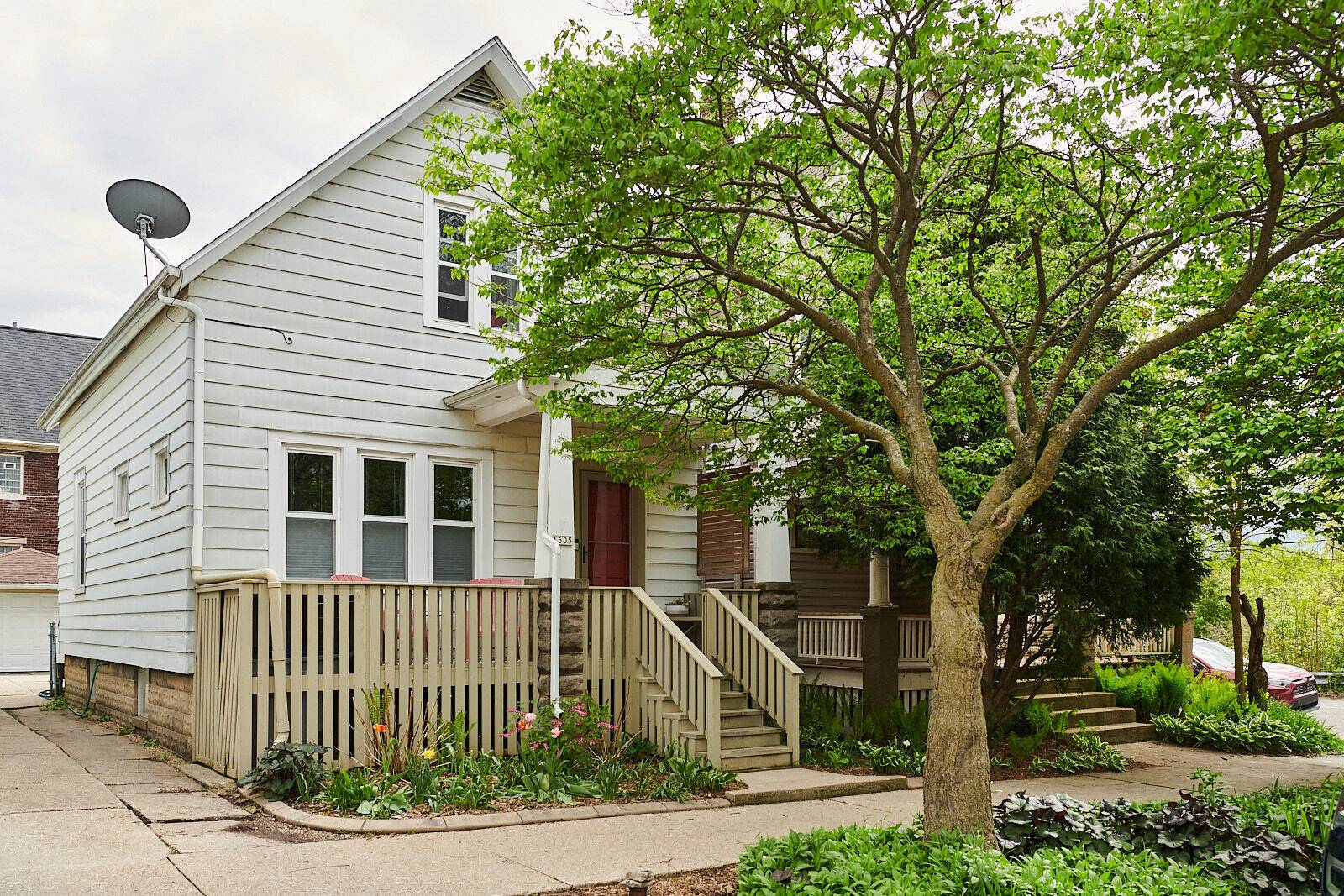1605 E Webster Pl, Milwaukee, WI 53211