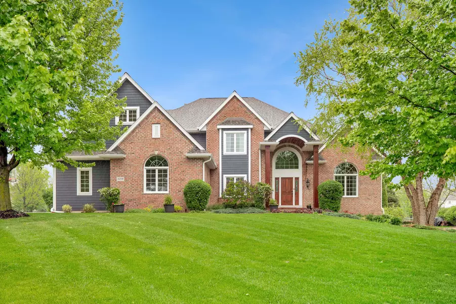 1259 Mary Hill Cir, Hartland, WI 53029