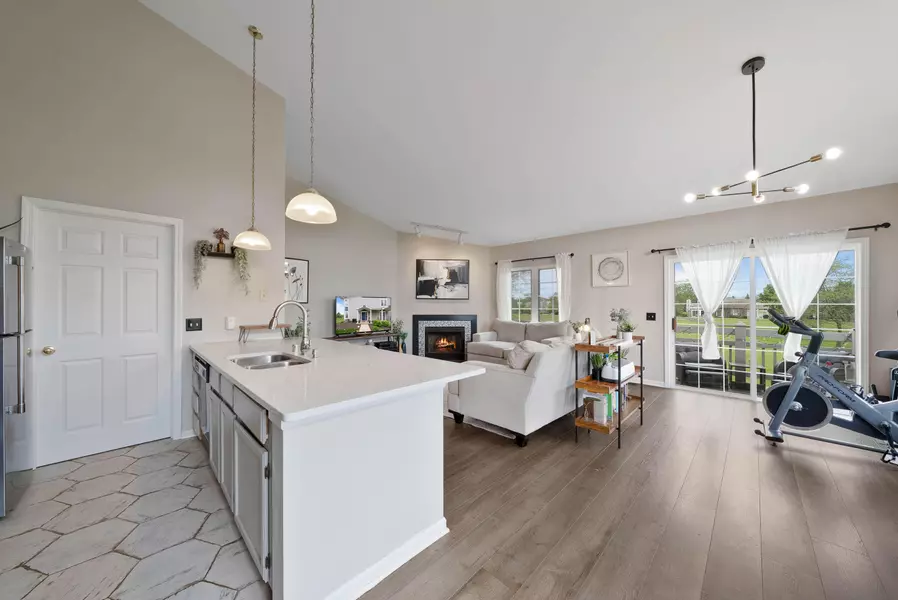 654 Geneva National Ave N Unit 6-36, Geneva, WI 53147