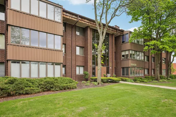 N85W15650 Ridge Rd Unit 306, Menomonee Falls, WI 53051