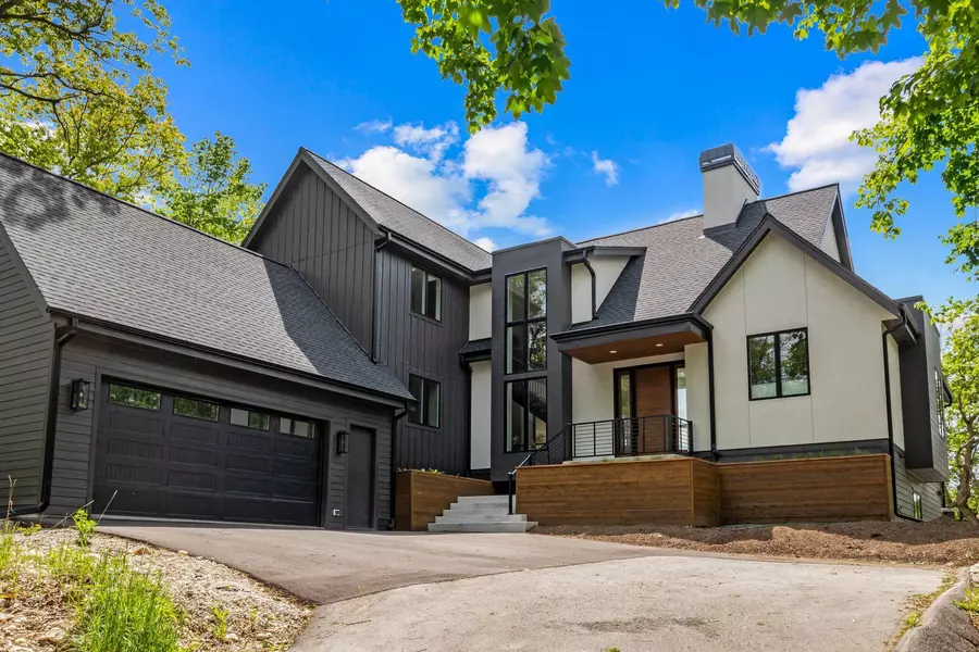 W329N6597 Forest Dr, Merton, WI 53029