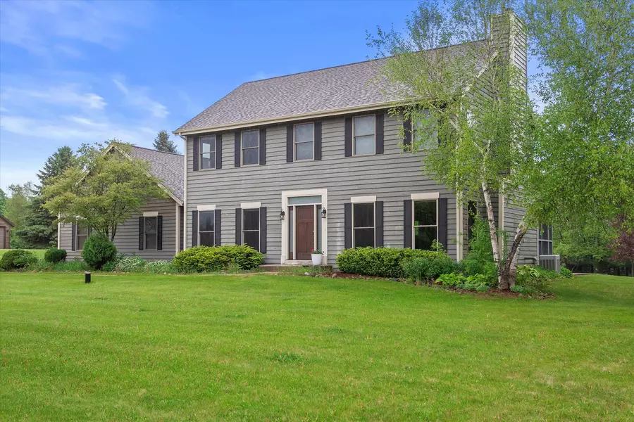 3626 E Cliffe Dr, Richfield, WI 53076