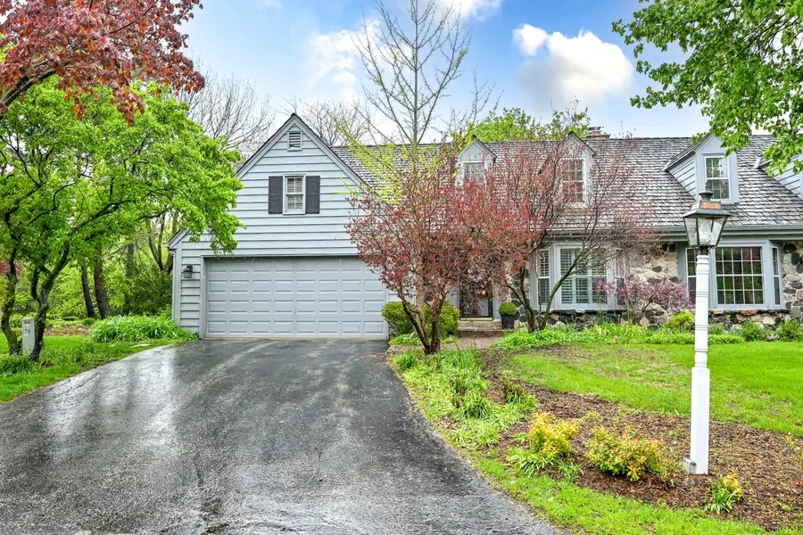 10315 N Westport Cir, Mequon, WI 53092