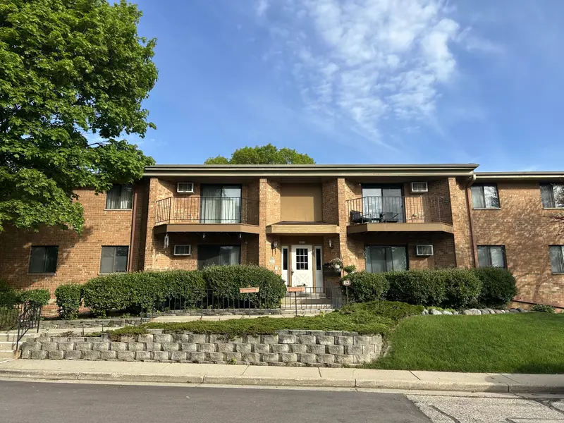 4417 S Greenridge Cir Unit F, Greenfield, WI 53220