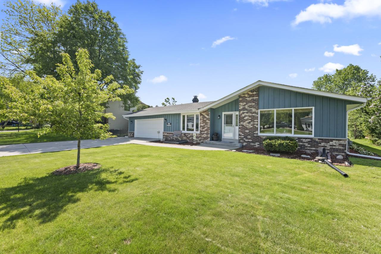 N101W16063 Santa Fe Dr, Germantown, WI 53022
