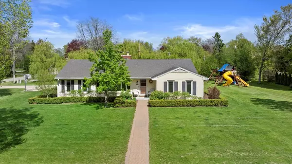 9180 N Fielding Rd, Bayside, WI 53217