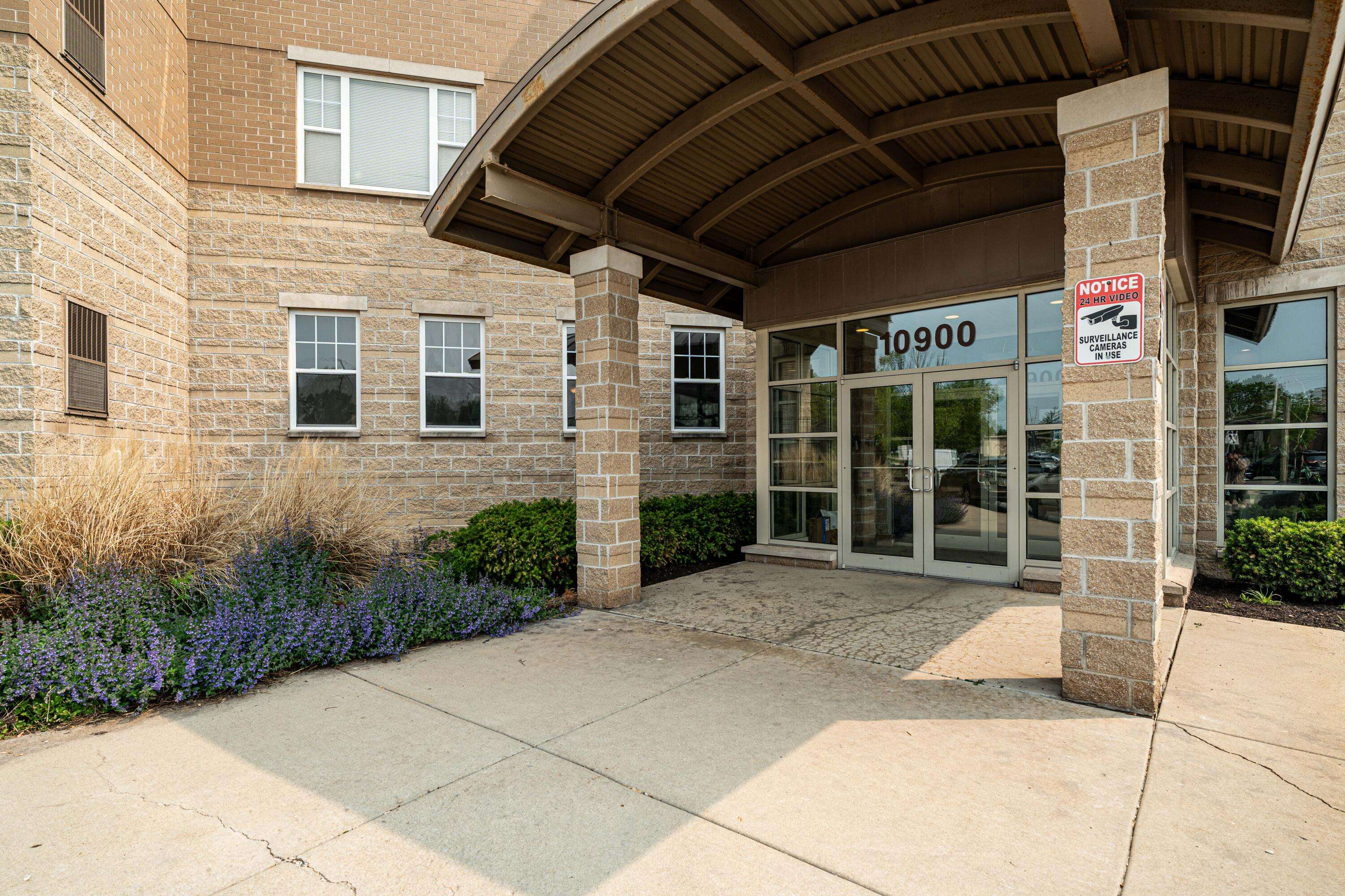 10900 W Bluemound Rd Unit 309, Wauwatosa, WI 53226