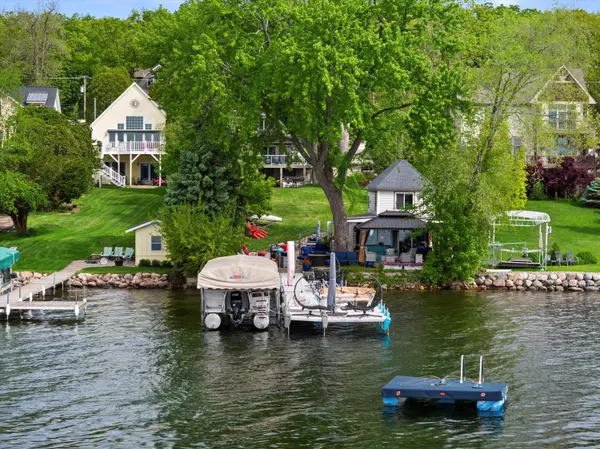 N26W30255 Maple Ave, Delafield, WI 53072