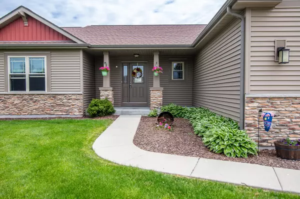 N7984 Woody Ln, Ixonia, WI 53036