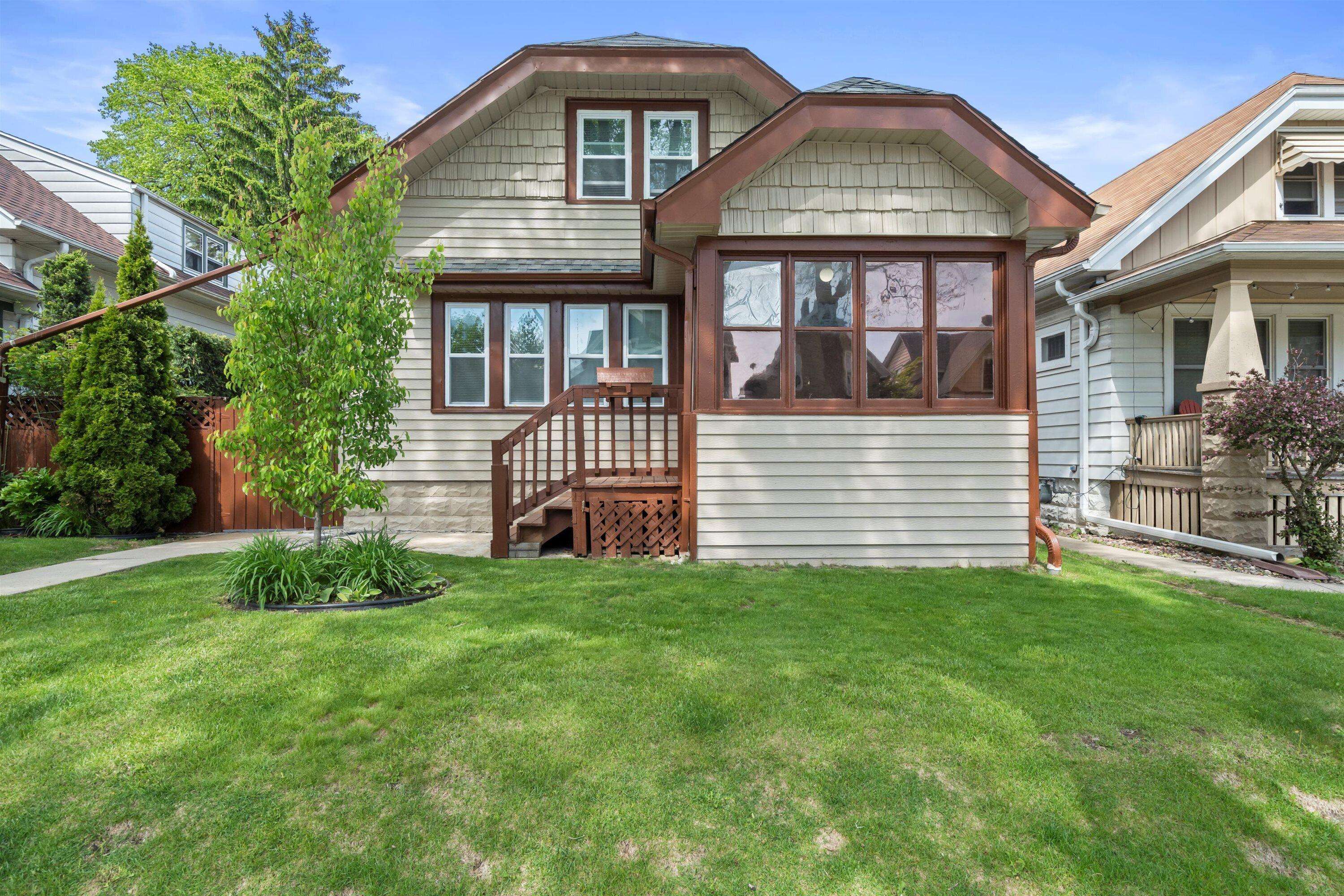 2049 S 77th St, West Allis, WI 53219
