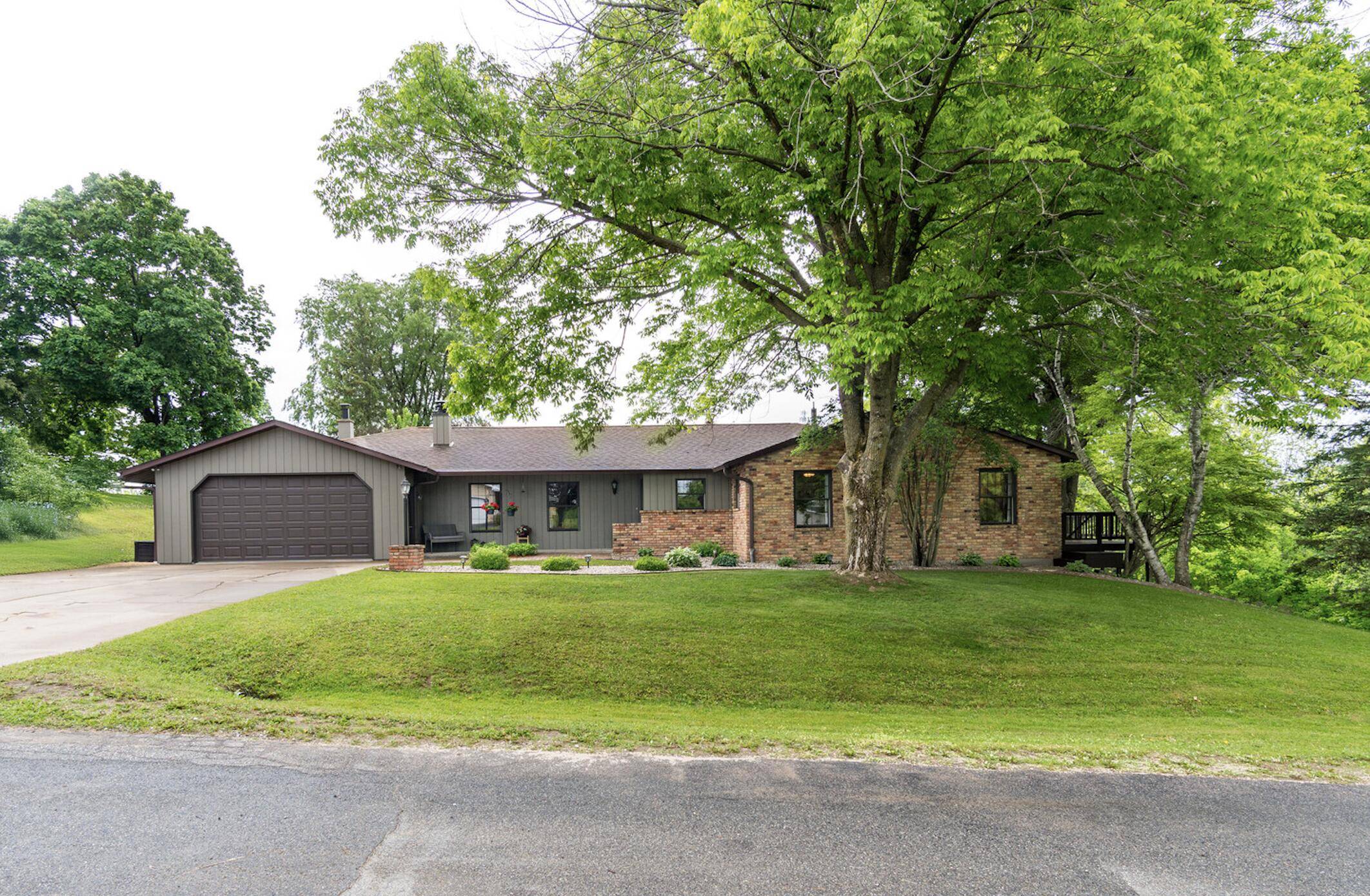 W4965 Woodhaven Dr, Shelby, WI 54601