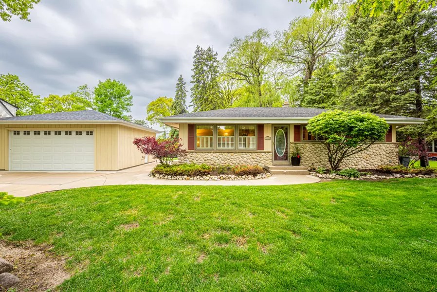 5081 S 67th St, Greenfield, WI 53220