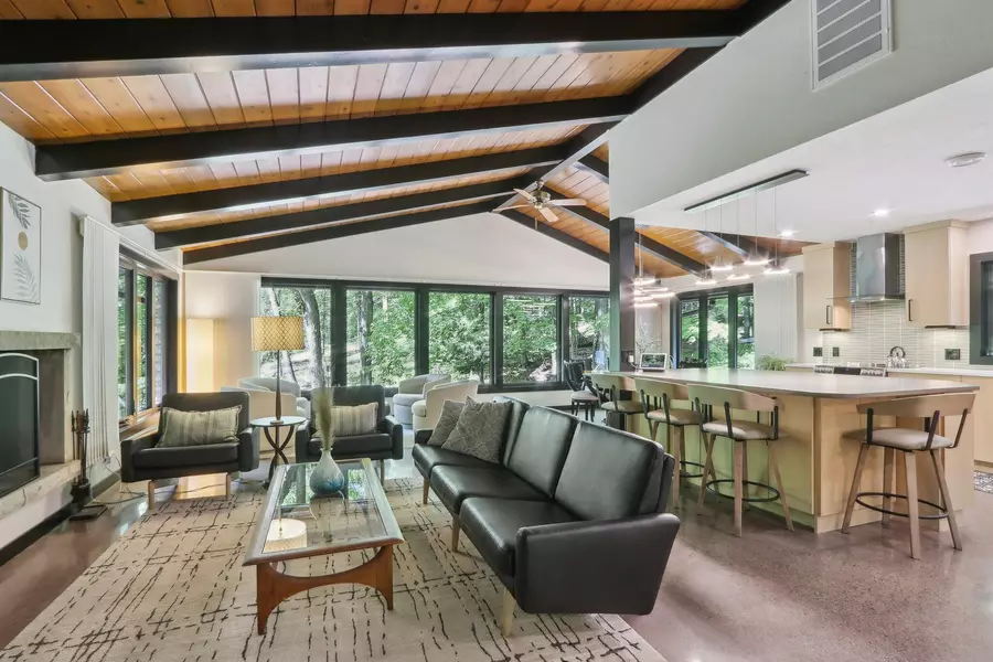 1265 Valley Ridge Dr, Brookfield, WI 53005