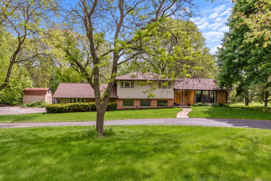 4350 Meadow Vw E, Brookfield, WI 53005