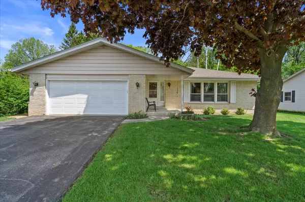 1150 W Glen River Rd, Glendale, WI 53217