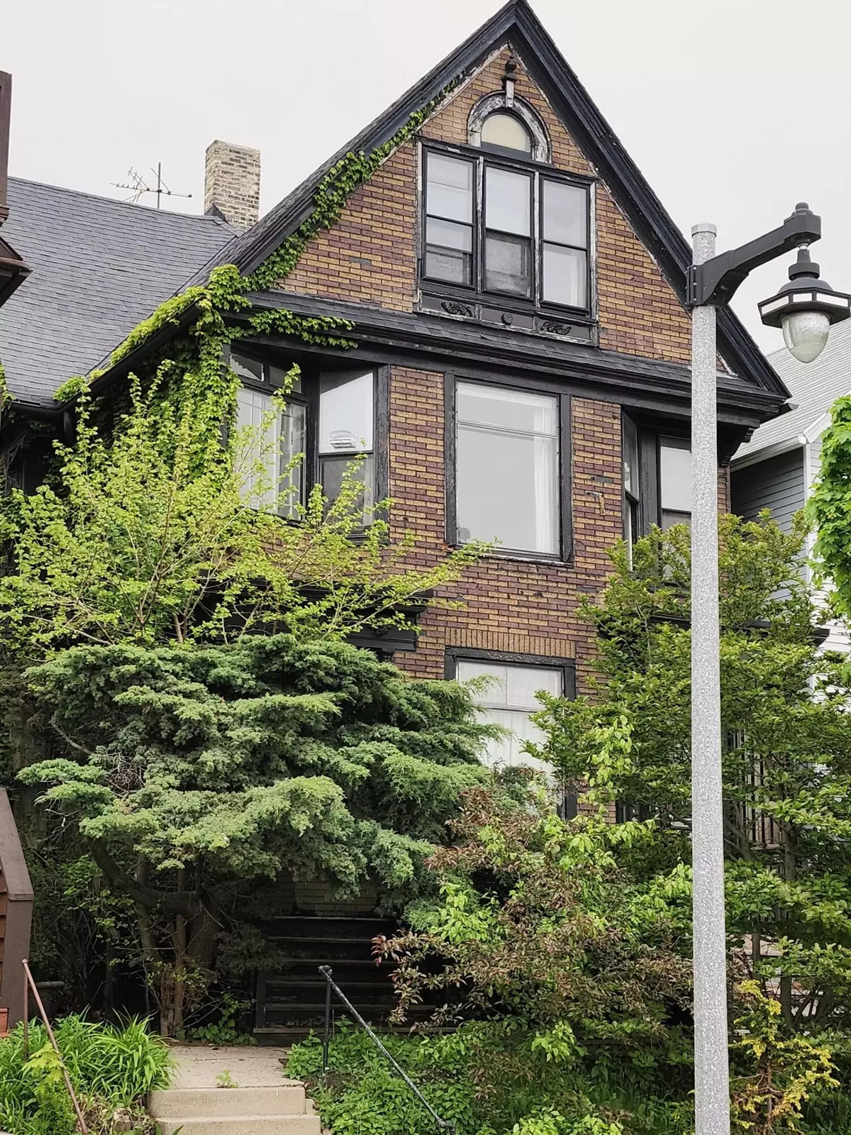 Milwaukee, WI 53212,524 E Glover Ave