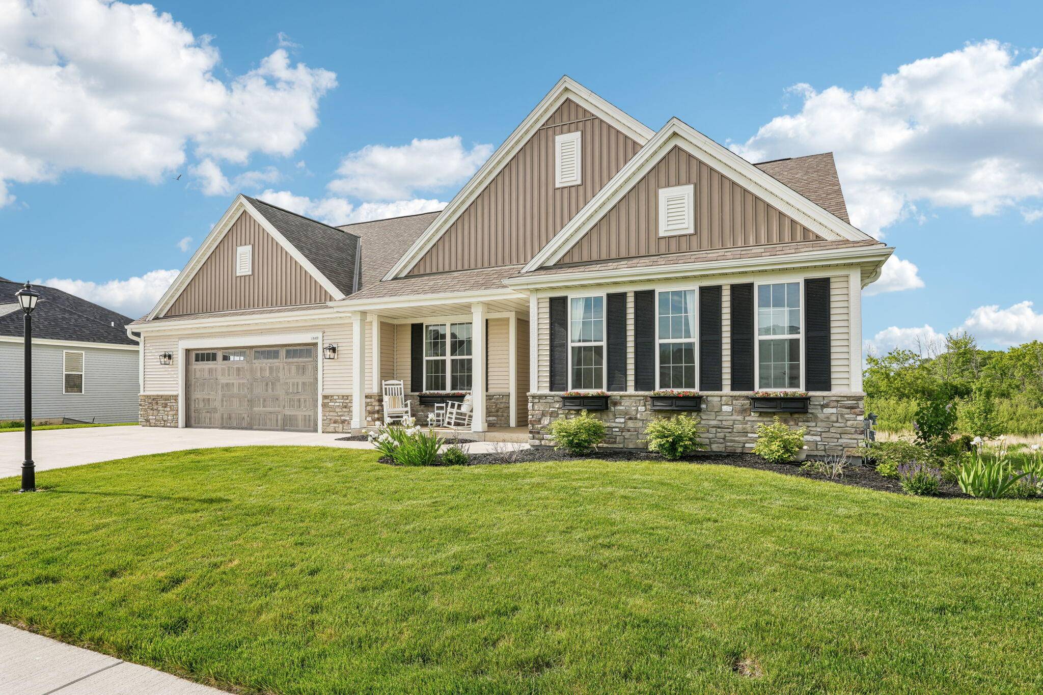 1660 Mamerow Ln W, Oconomowoc, WI 53066