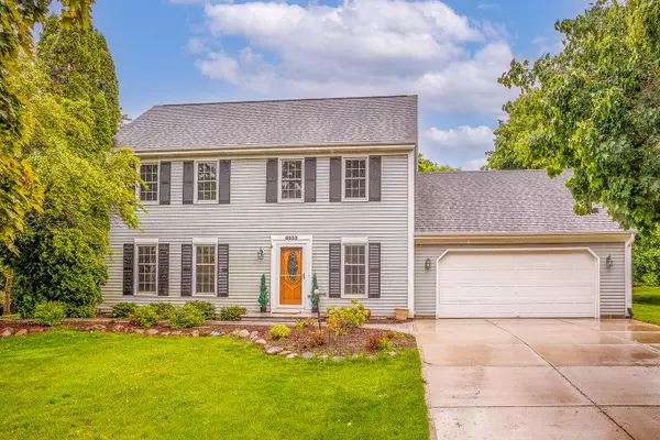 6633 W Beacon Hill Pl, Franklin, WI 53132